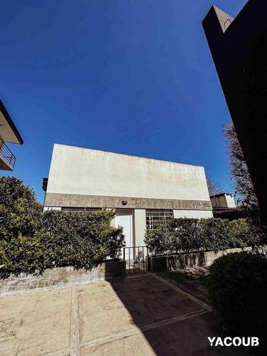 Casa En Venta - 2 Dormitorios 1 Baño - Cochera - 105mts2 - City Bell