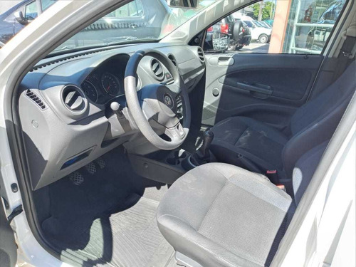 Volkswagen Voyage 1.6 Comfortline Plus 101cv 2014