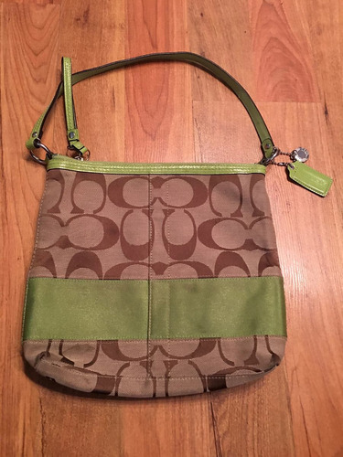 Hermosa Bolsa Coach Signature Verde Tag Piel Patent Original