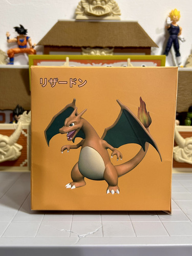 Pokémon World Scale Charizard Shiny Nintendo 1/20 (Usado)