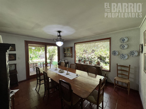 Casa En Venta De 6 Dorm. En Colina
