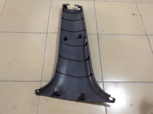 Plastico Inferior Poste Central Derecho Focus Sedan 00-04