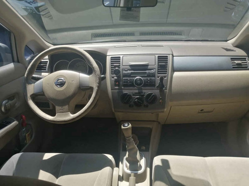 Imagen 7 de 8 de Nissan Tiida 2008 5p Hatch Back Emotion 6vel