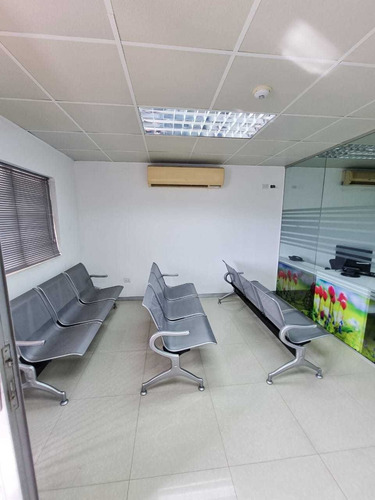 Imagen 5 de 10 de Se Alquila Centro Odontologico 800m2 - 3b La Guaira