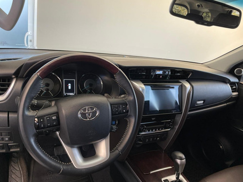 Imagem 11 de 12 de Toyota Sw4 2017 2.8 Tdi Srx 7l 4x4 Aut. 5p