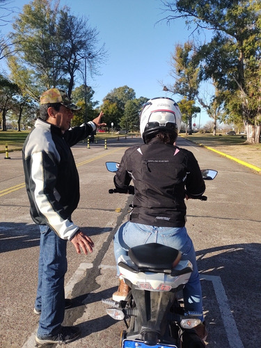Imagen 4 de 5 de Clases De Manejo Para Motos - Practicas- Examen- Alquiler