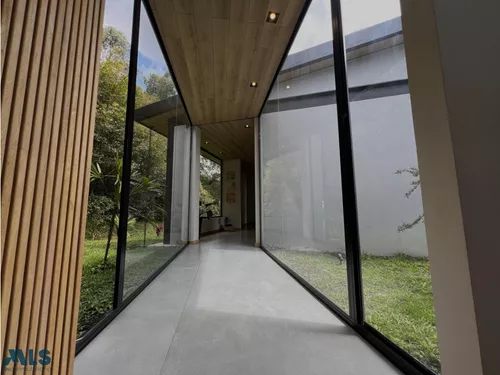 Una Casa Espectacular(mls#249327)
