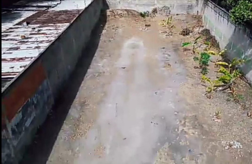 Terreno En Venta En El Barrio Lourdes, Maracay