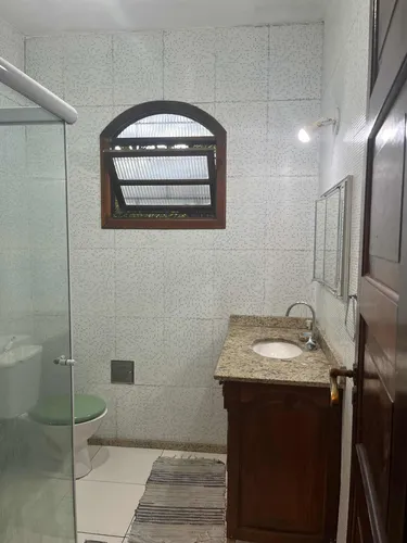 Casa De 3 Quartos Com Quintal E Churrasqueira.