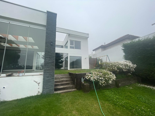 Se Vende Hermosa Casa En Exclusivo Sector De Concón