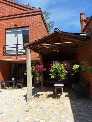 Vendo Amplia Casa 255 Mts En El Poblado Cola Del Zorro