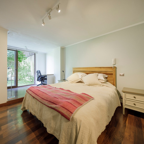 Departamento Con Increíble Jardín En San Carlos De Apoquindo