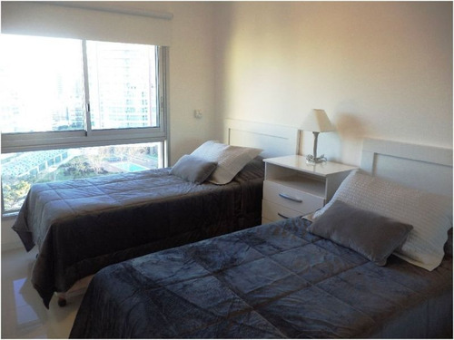 Venta De Apartamento 2 Dormitorios, En Playa Brava.