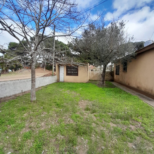 Casa 3 Amb C/ Cochera + Galpon C/ Baño F. 7709