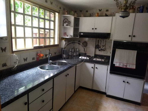 Bello Townhouse En Venta Amoblado Urb. El Castaño Sector El Samán. 002jsc