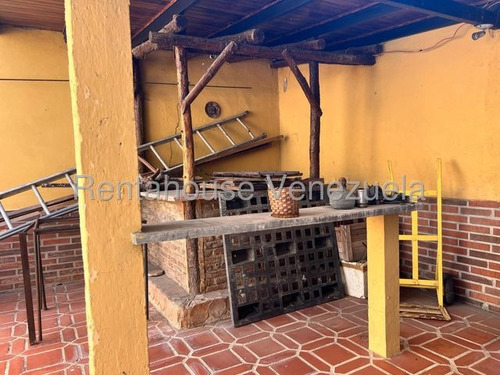 Amplio Y Moderna Casa De 2 Niveles En Venta Cabudare. Urbanizacion Valle Hondo 25-15492 As-f