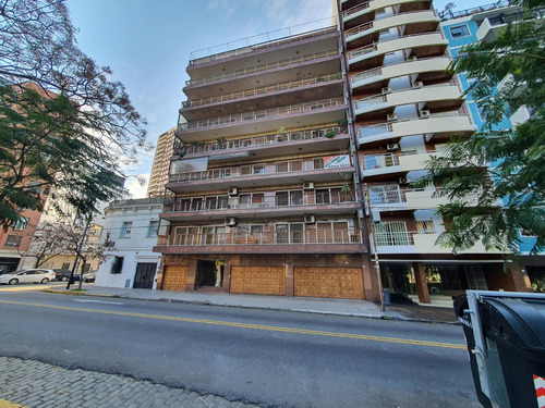 Excelente Departamento Con Vista A Parque Chacabuco En Oportunidad.