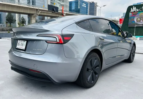 Tesla Model 3 Dual Motor 548 Km 2025