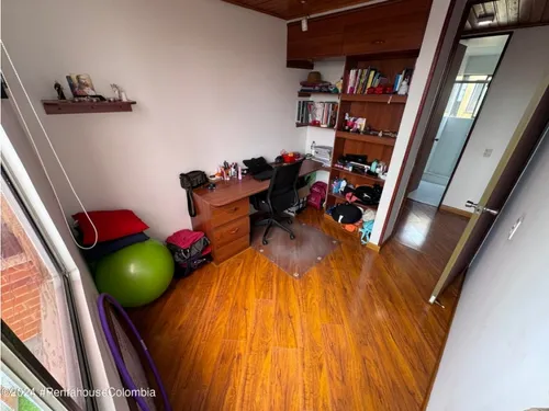 Apartamento En Modelia Occidental Rah Co: 25-143