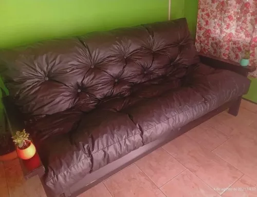 Sofa cama tipo futón con colchón. Modelo «Futón Cruz», de Color Living.