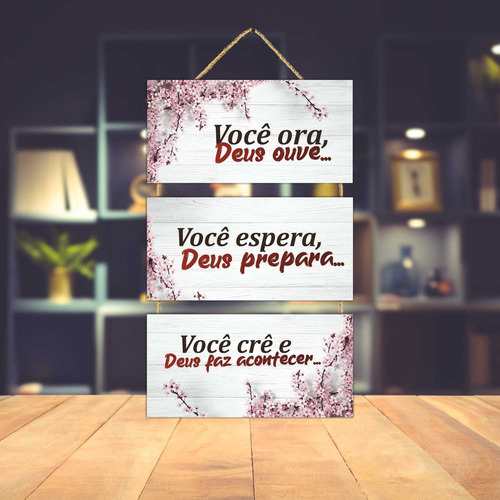 Quadro Decorativo Com Cordinha E Frase Eu Oro Deus Ouve