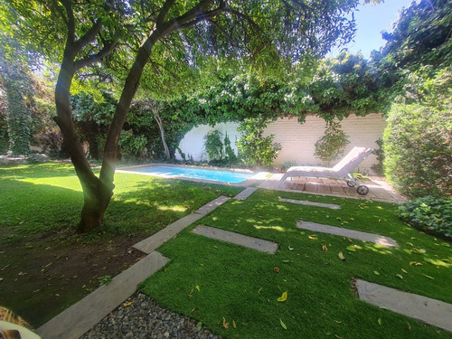 Preciosa Casa Cerro San Cristóbal Jardin, Piscina