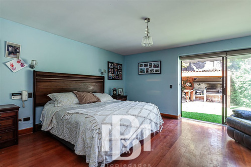 Casa En Venta De 6 Dorm. En Las Condes