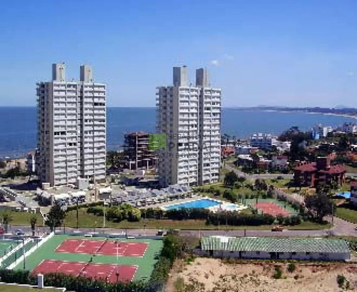 Lindisimo Edificio Con Todos Los Servicios