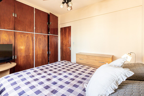 Venta. Tres Ambientes Con Dependencia. Barracas.