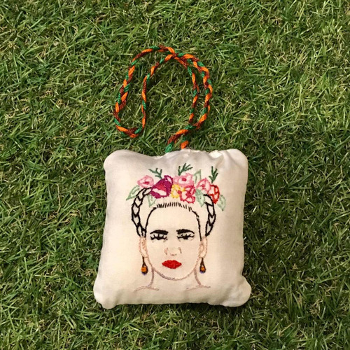 Chaveiro Frida Kahlo Bordado A Mão Varal