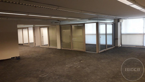 Local Y Oficinas Con Mejoras - En Ciudad Vieja Desarrollado En 3 Plantas