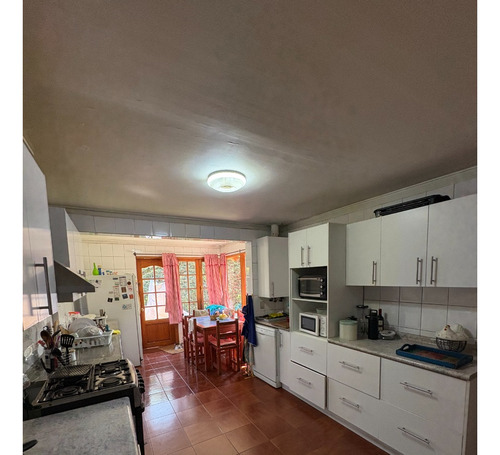 Casa En Venta Estilo Chileno, Ubicada En Chicureo.
