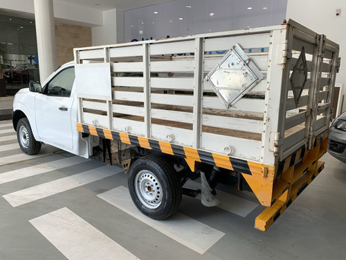 Imagen 7 de 15 de Nissan Np300 2016 2.5 Estacas Dh Mt