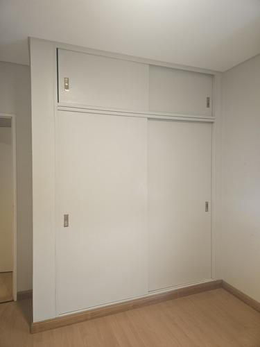 Departamento De 2 Dormitorios Con Cochera. Un Baño.