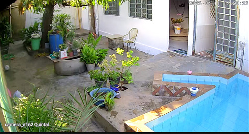 Casa Com Piscina E Barracão No Fundo