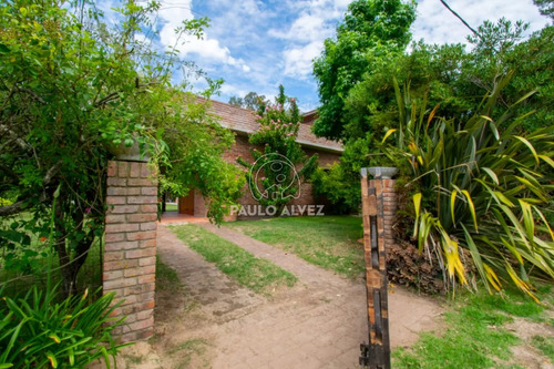 Casa En Alquiler Temporal En Bella Vista. Tres Dormitorios, Dos Baños, Barbacoa, Piscina, Con Vista A Las Sierras