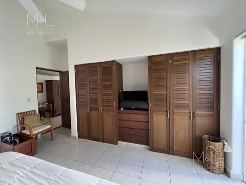 Casa En Venta En Cancún, Isla Dorada 3 Recámaras Con Muelle