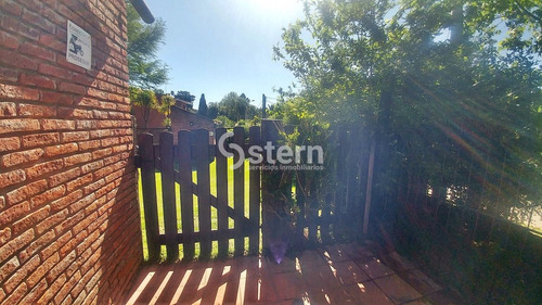 Imagen 19 de 28 de Hermosa Casa En Zona Residencial Cerca De Colegios. 3 Dormitorios. 2 Baños.