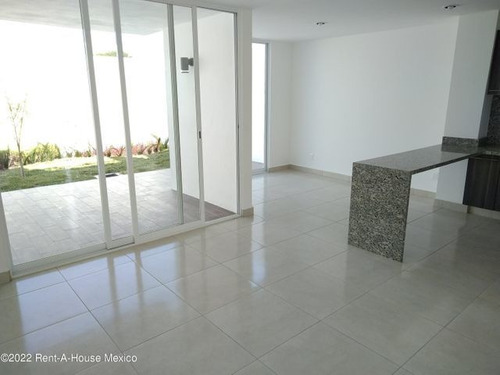 Imagen 3 de 14 de Casa Con Roof Garden Y Jardín, Zákia - Renta