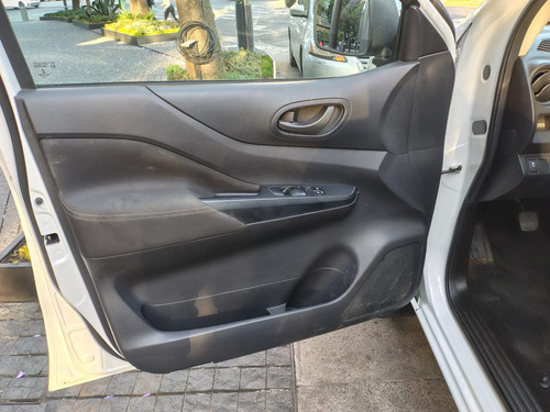 Nissan Frontier 2.5 Se Dc 4X2 Mt