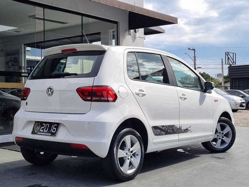 Imagem 10 de 15 de Volkswagen Fox 1.6 Mi Rock In Rio 8v Flex 4p 2016