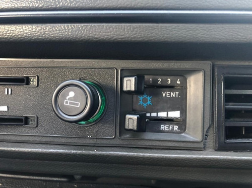 Imagem 11 de 14 de Volkswagen Passat 1.6 Village