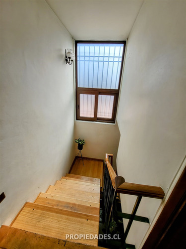 Casa En Venta De 5 Dorm. En Providencia Remodelada