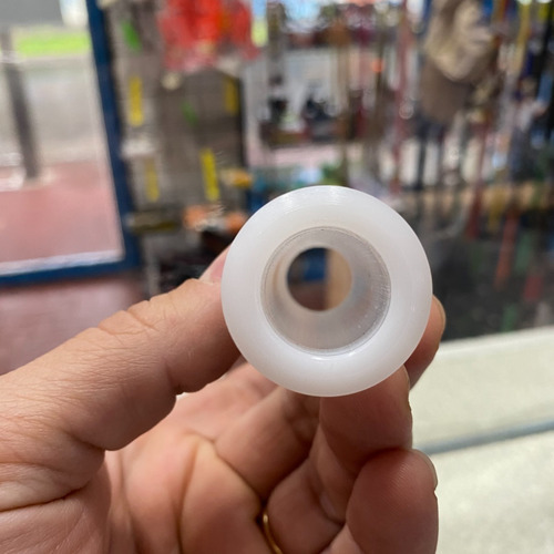 Buje Anillado Largo Para Desagote Pasacasco Imbornal Nautica Color Blanco