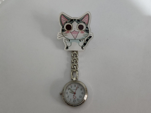 Reloj Broche Gato Amor Y Paz Metalico Acrilico Enfermera Dra