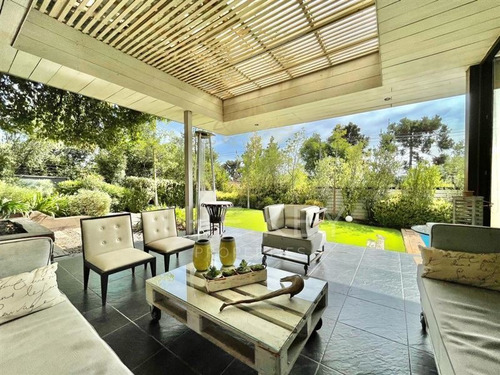 Casa En Venta De 4 Dormitorios En La Reina