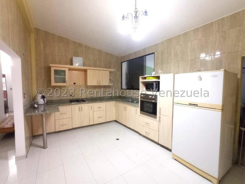 Julio Latouche 24-7529 Casa En Venta Trigal Sur Valencia, Amplia, Cómoda, Totalmente Re-modelada, Tanque Subterráneo