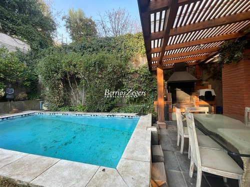 Casa En Venta De 4 Dorm. 4 Baños En Condominio En Las Condes