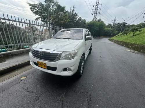 Toyota Hilux Hilux Disel 4x2 doble cabina full motor 2500