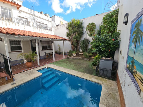 Casa Lote Propio 5 Amb. Con Jardín Y Pileta Floresta